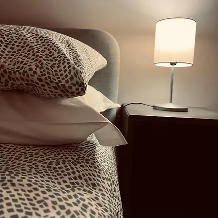 38,velasquez Apartment *